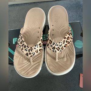 Skechers Foamies- Go Walk Smart Purrrfect Leopard.